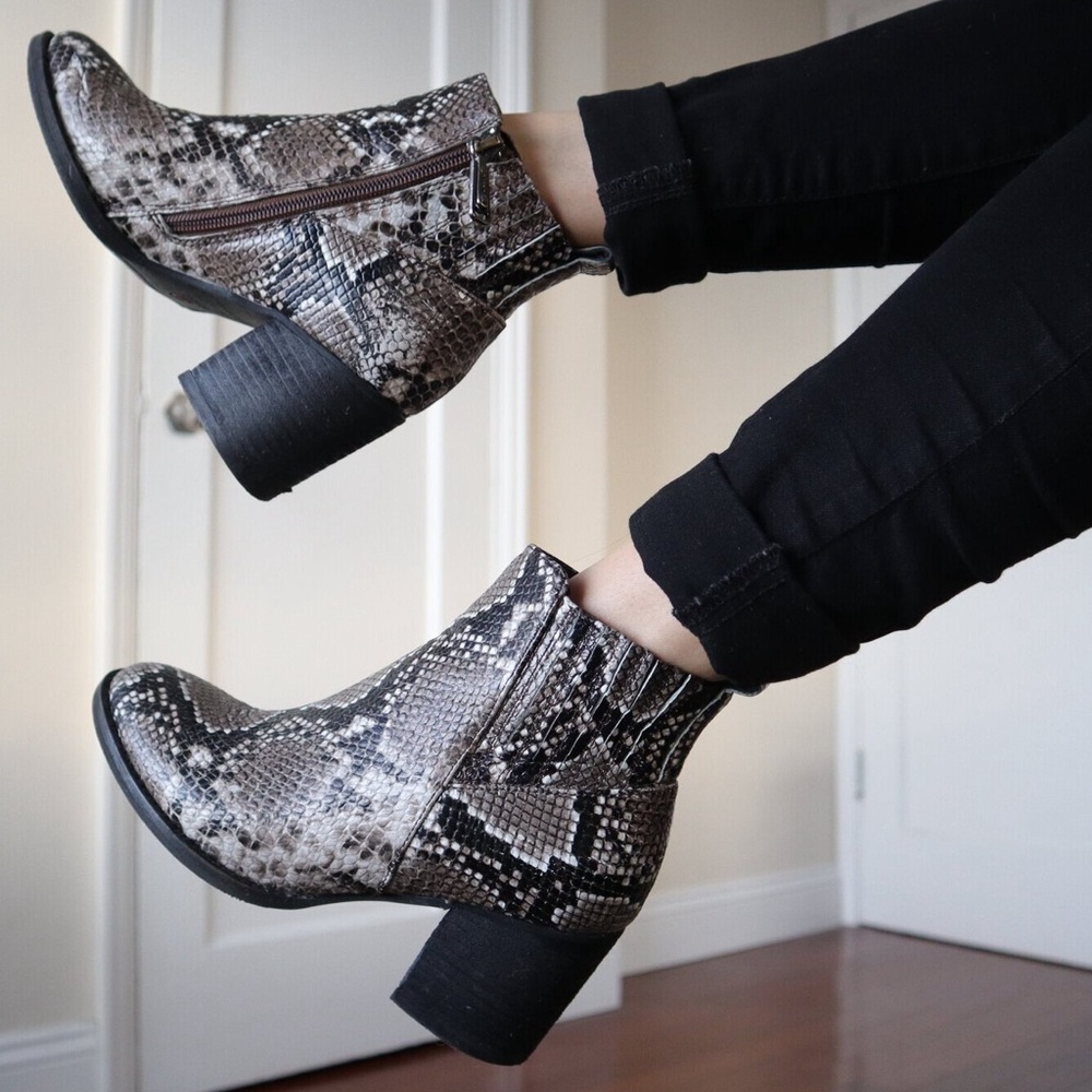 Blondo Noa Leather Snakeskin Block Heal Ankle Chelsie Booties Waterproof sz 10